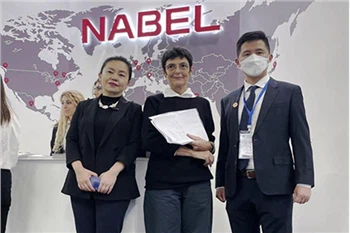 Nabel, Expoziția Înapoi la Bologna; Fabricația chineză, strălucește în lume.
